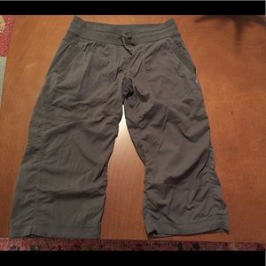 Lululemon grey capri pants
